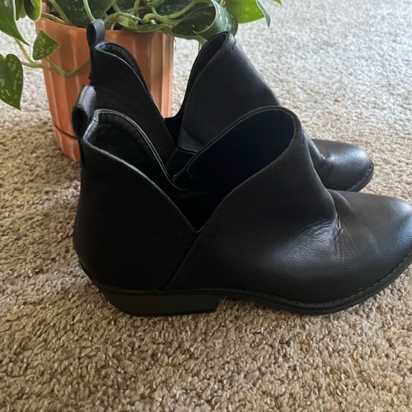 Universal Thread Bootie - Picture 2 of 2